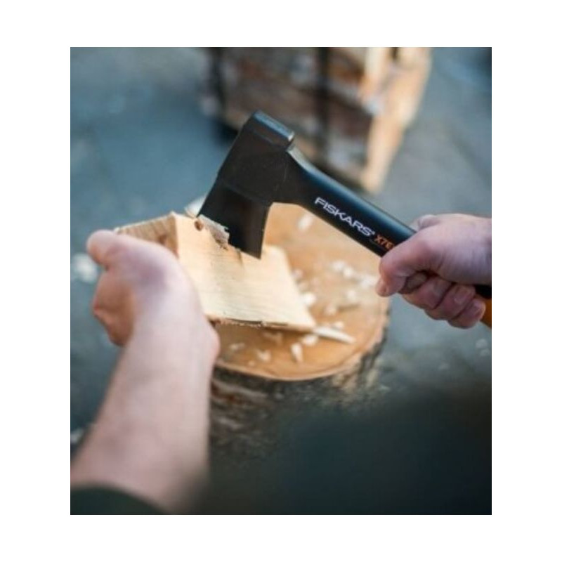 Топор универсальный Fiskars XS X7 121423 (1015618)